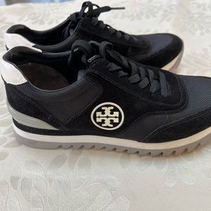 Like New-Tory Burch Size 7-Sawtooth Logo Sneaker